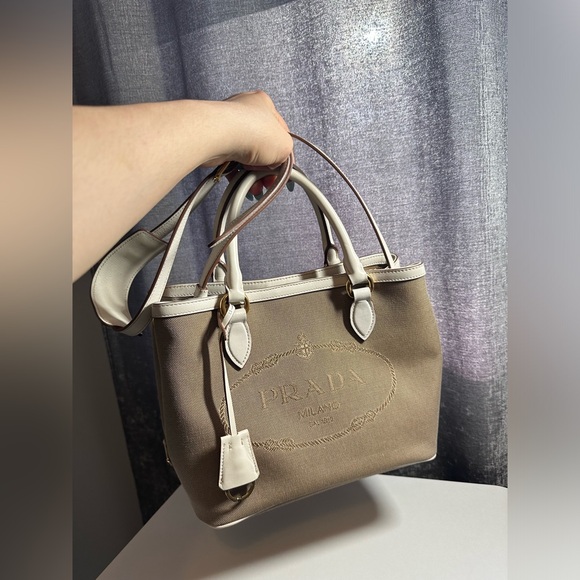 Prada White Jacquard Logo Tote 2-way design Crossbody or Handbag - Picture 4 of 16